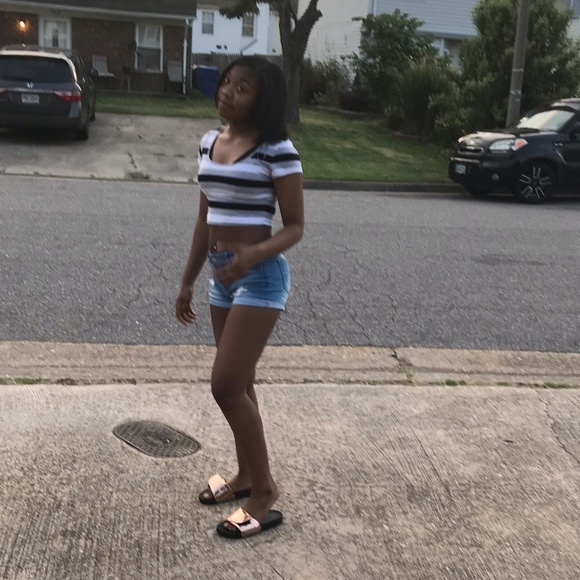 Meet your Posher, Emonyi - Picture 1 of 1